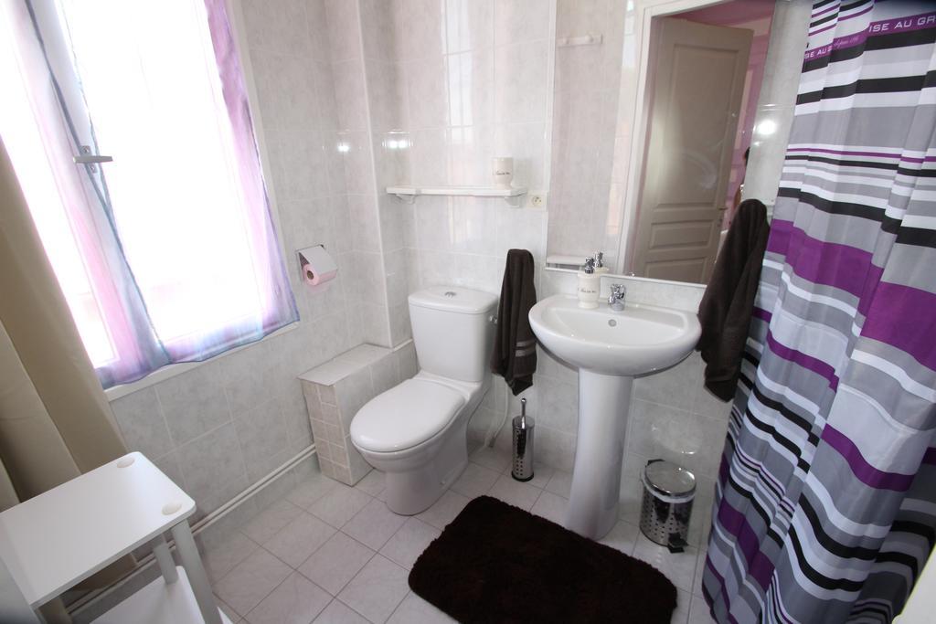 Domaine Des Roses Bed & Breakfast Vaudelnay Стая снимка