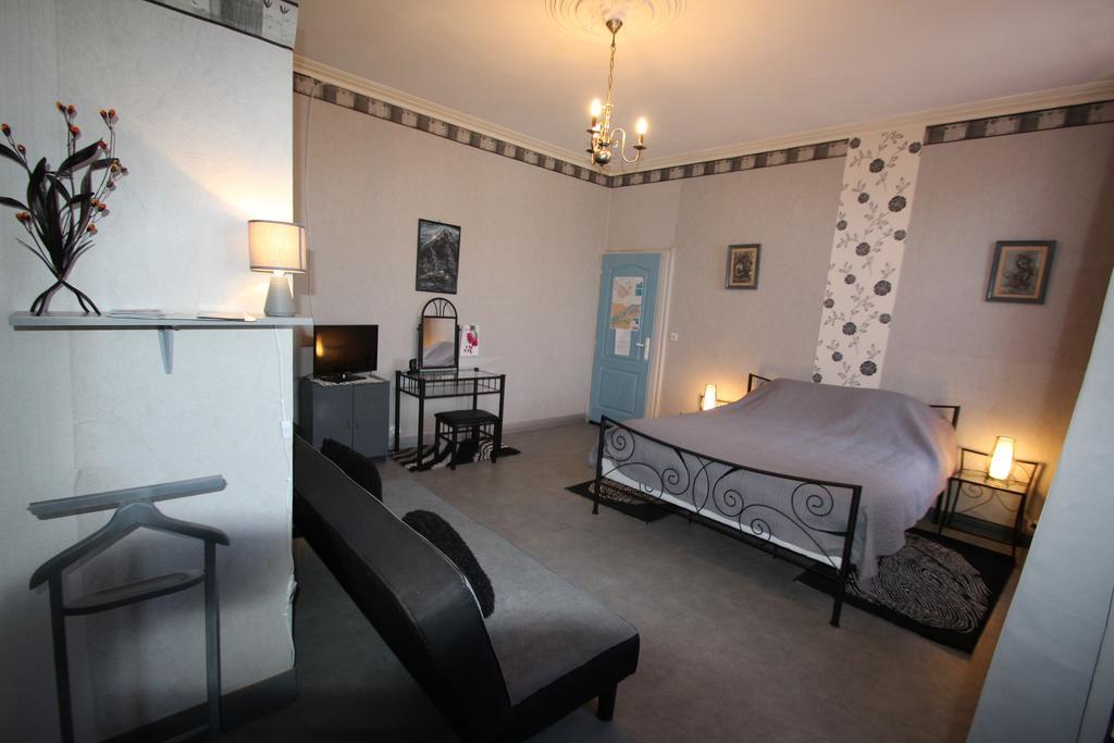 Domaine Des Roses Bed & Breakfast Vaudelnay Стая снимка