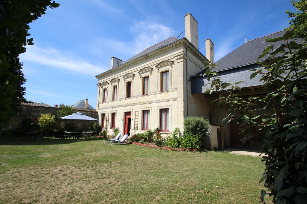 Domaine Des Roses Bed & Breakfast Vaudelnay Екстериор снимка