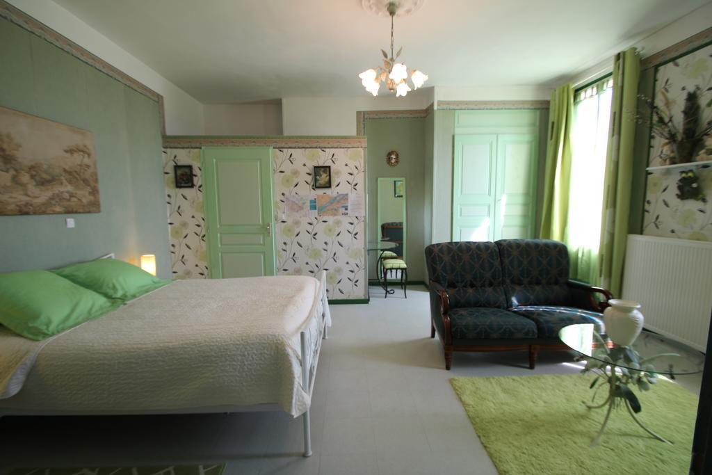 Domaine Des Roses Bed & Breakfast Vaudelnay Стая снимка